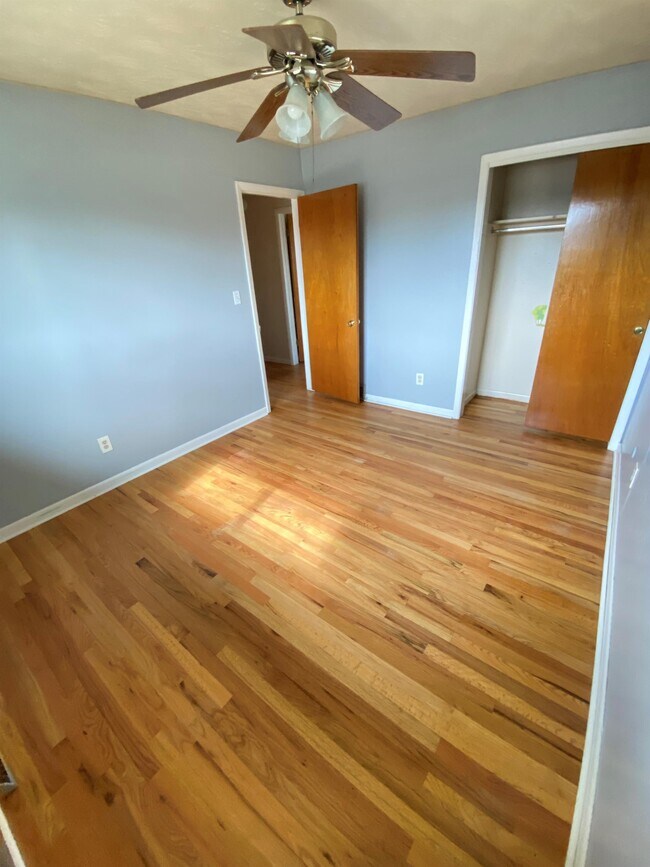 Building Photo - 301 Olive Ln