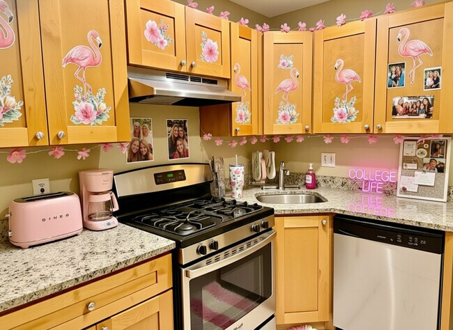 Primary Photo - 76 Egmont St