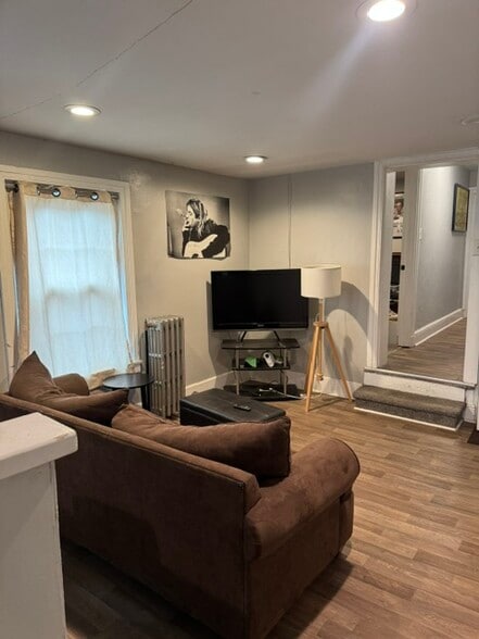 Living Room - 206 S Walnut St