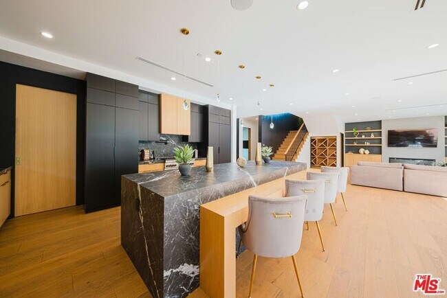 Building Photo - 5141 Varna Ave