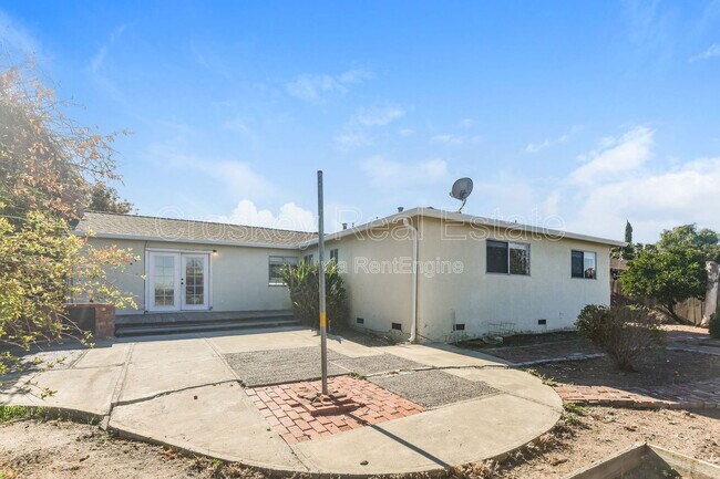 Building Photo - 1249 Ventura Dr