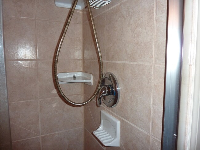 Building Photo - 1BR/1BA Penthouse Condo | University Tower...