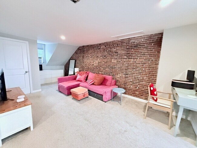 Building Photo - 353 Sumner St