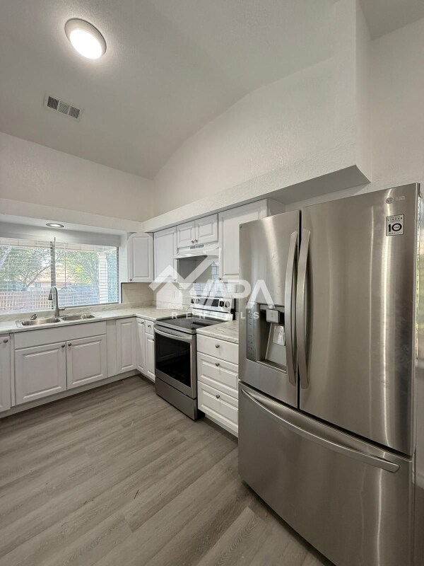 Building Photo - 6822 Raintree Forest