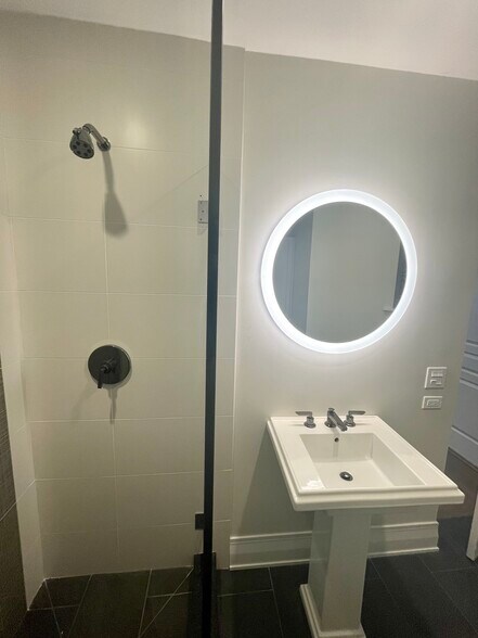 Building Photo - 2539 W Iowa St