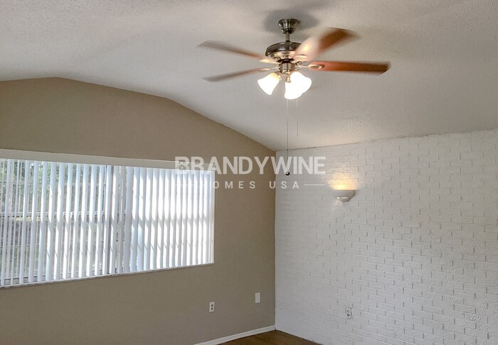 Building Photo - 7755 Tanglewood Dr