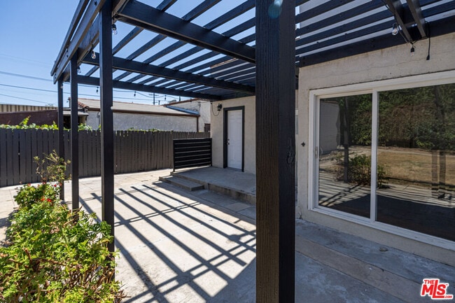 Building Photo - 1316 Mariposa Ave