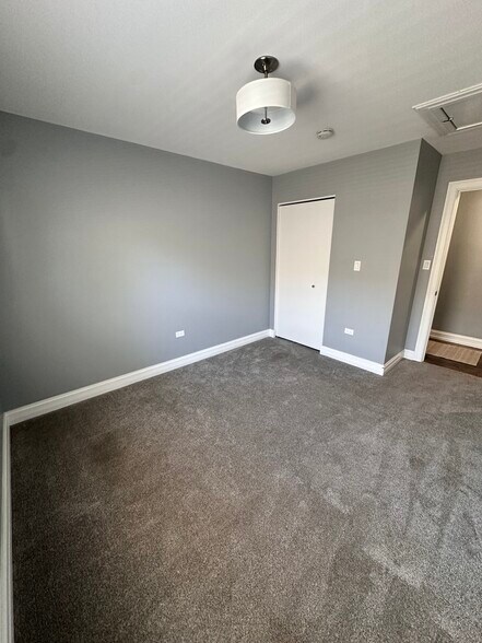 Building Photo - 1218 S 57th Ave