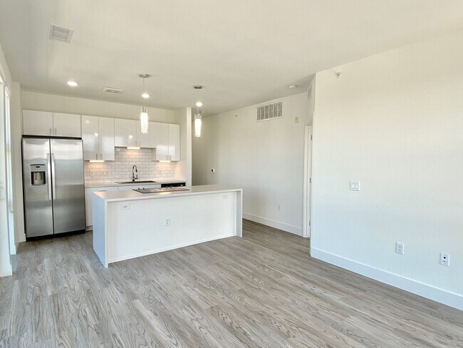 Building Photo - Luxury Top-Floor Condo with Stunning Mountain & City Views