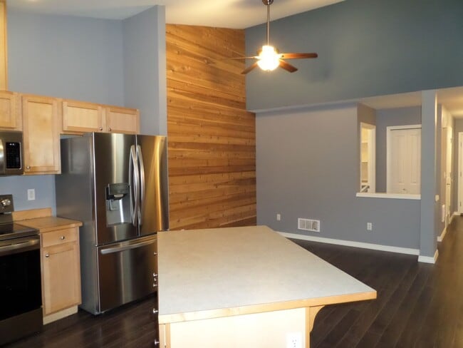 Building Photo - Super-Cute 2-Bedroom Townhome in Great Map...