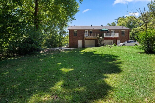 Building Photo - 711 Frankfort Dr