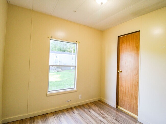 Building Photo - 1810 Vales Mill Rd