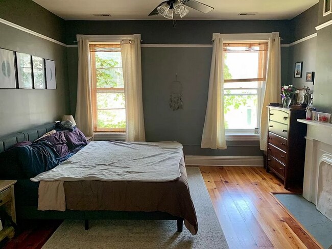 Building Photo - 2223 Parkwood Ave