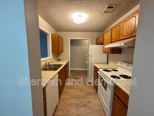 Building Photo - 104 Commons Dr