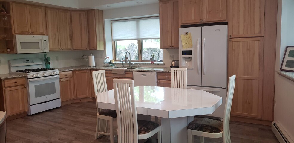 Building Photo - 10 Andrew Dr