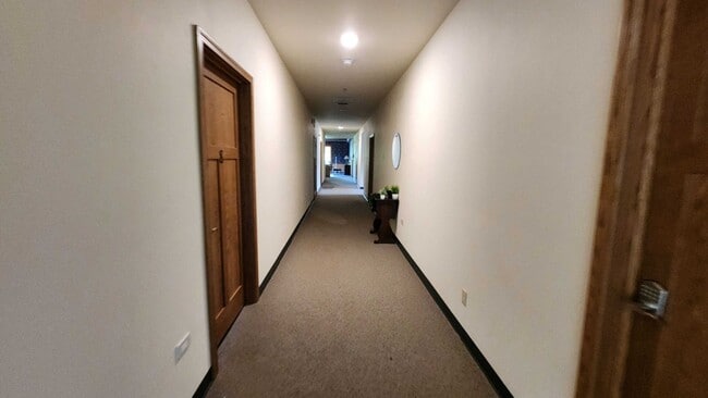 Building Photo - 1 bed 1 bath Simple Living- Utilities INCL...