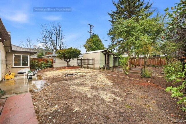 Building Photo - Proctor Terrace Single level home-walk to markets