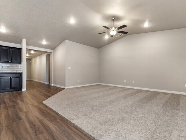 Building Photo - 7807 S Dewberry Way