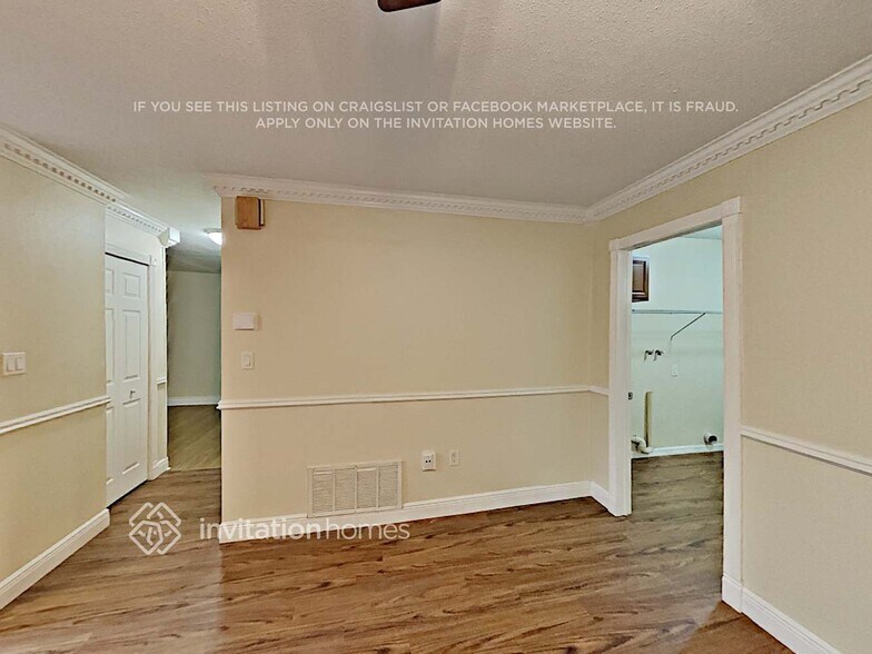 Building Photo - 978 Oak Dr