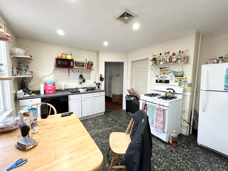 Building Photo - 38 Cherokee St