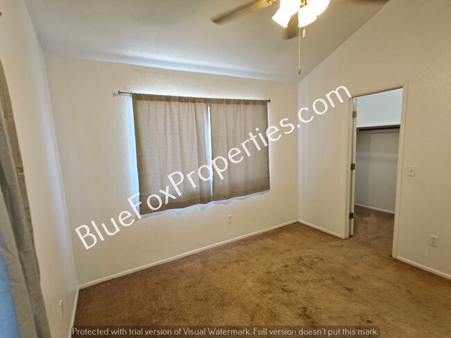 Building Photo - 3690 N Country Club Rd