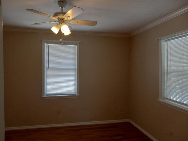 Building Photo - Charming & Updated Home Ready for Move-In