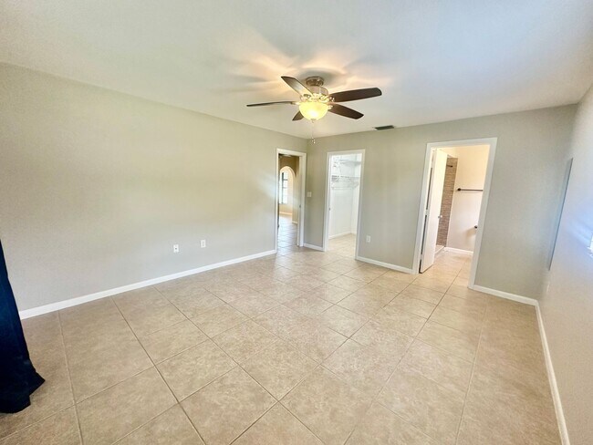 Building Photo - 3 Bedroom/ 2 Bath Fenced in Home for rent ...