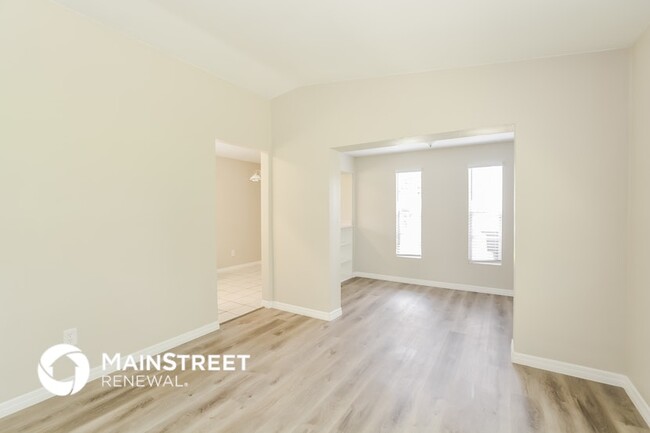 Building Photo - 6114 Oakcrest Cir