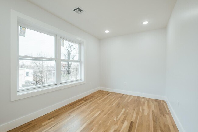 Building Photo - 90 Hollywood Ave