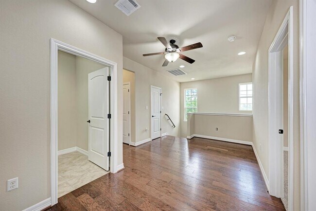Building Photo - 12300 Terraza Cir