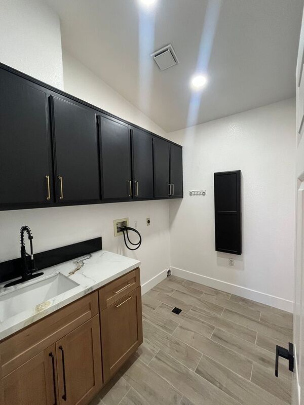 Building Photo - 22547 Cascade Dr
