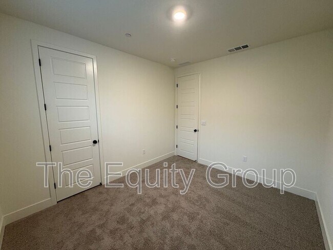 Building Photo - 2231 N Julieann St