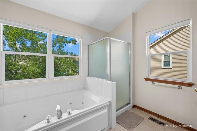 Building Photo - 2240 Barrett Dr
