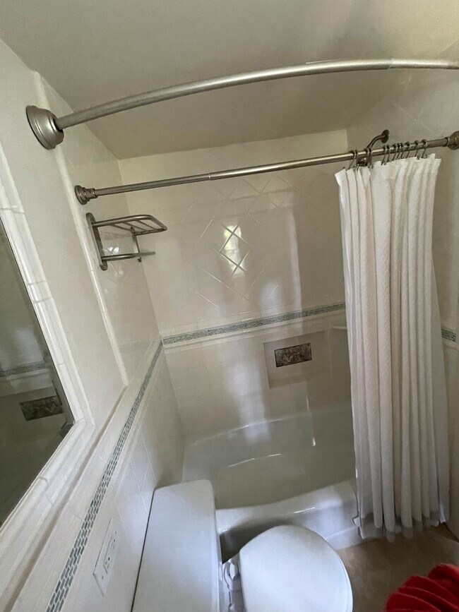 Building Photo - 80 Corona Way