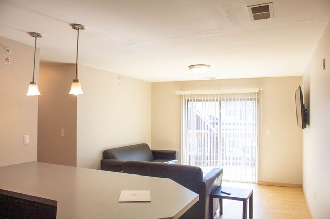 Interior Photo - 1106 Euclid St