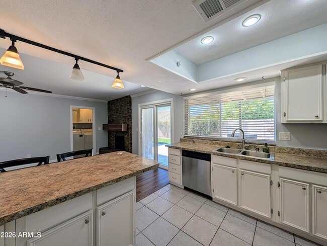 Building Photo - 10044 N 39th Ln