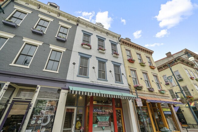 Building Photo - 122 W Elder St