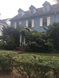 Building Photo - One Bedroom Apartment on third floor.........