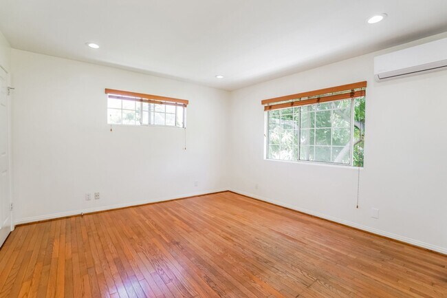 Building Photo - Washington Duplex