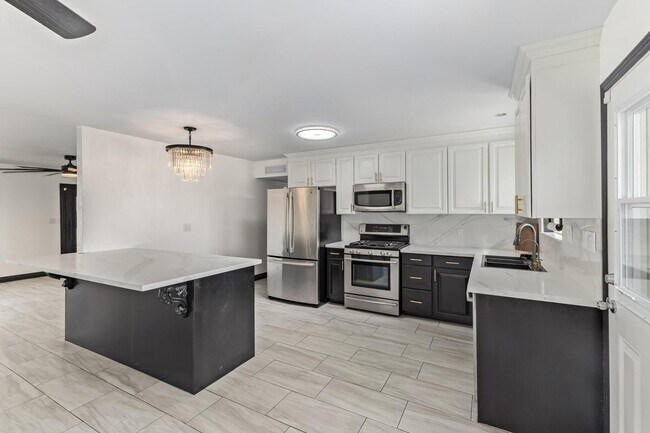 Building Photo - 7733 N 60th Ave