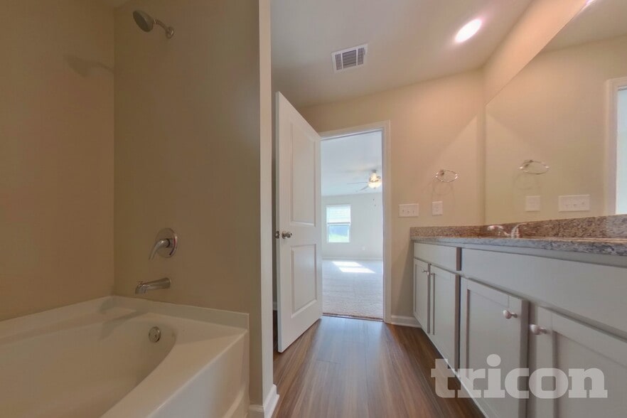 Building Photo - 561 Fairview Oak Pl