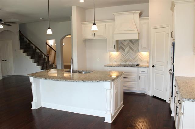 Building Photo - 520 Stillwater Dr