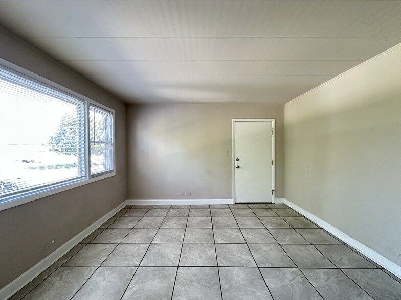 Building Photo - 3820 25th Ave