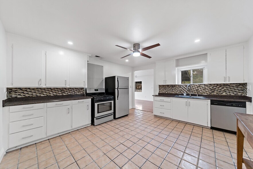 Building Photo - 1818 Wollam St