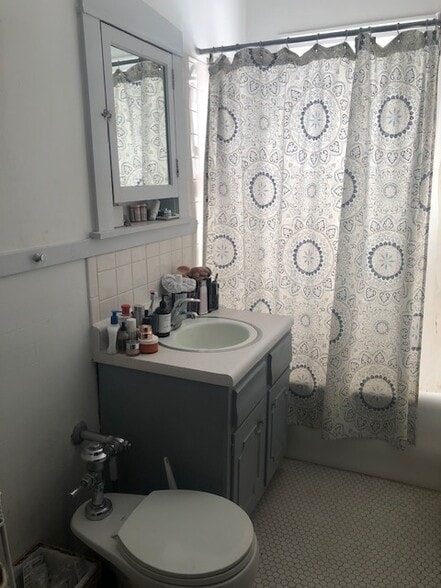 Building Photo - 212 N Oak Park Ave