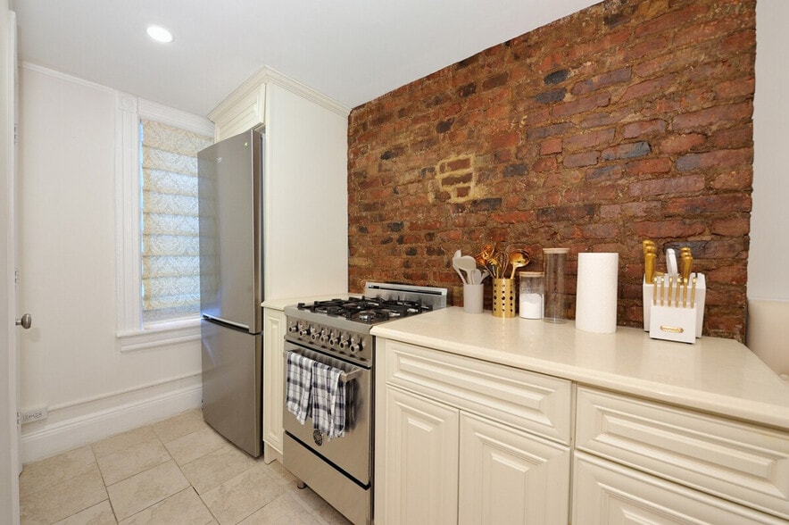 Building Photo - 400 Broome St