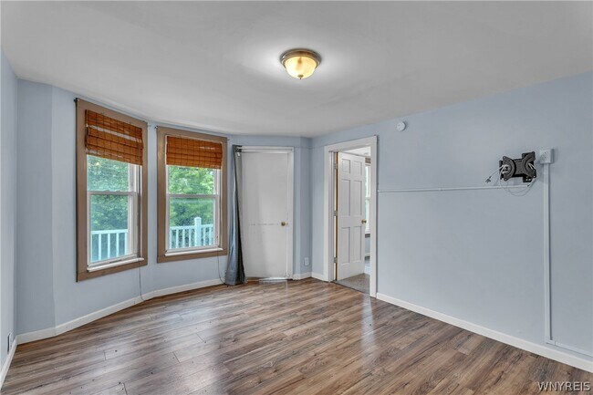 Building Photo - 212 Lockwood Ave