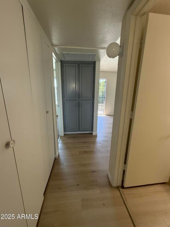 Building Photo - 461 W Holmes Ave