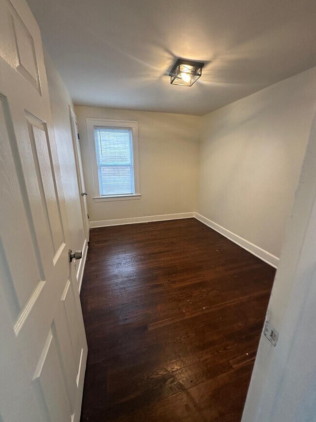Building Photo - 4733 Lakepointe St