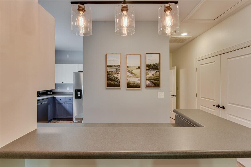 Building Photo - 351 Landing Dr